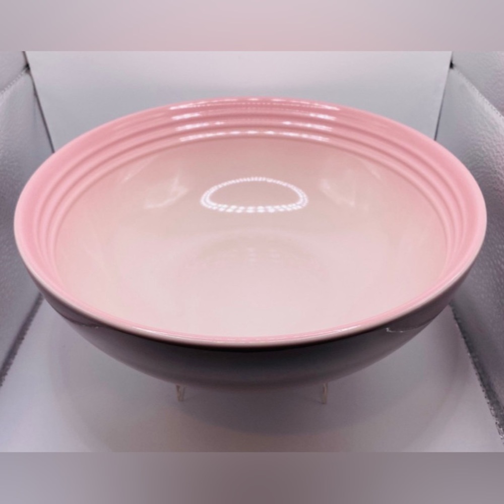 Le Creuset 24cm/2.2L Serving Bowl Shell Pink Brand New
